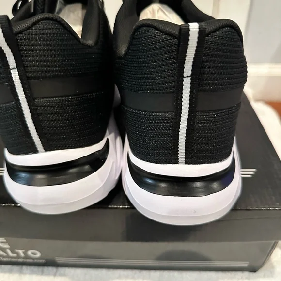 Generic - Picture 6 of 8